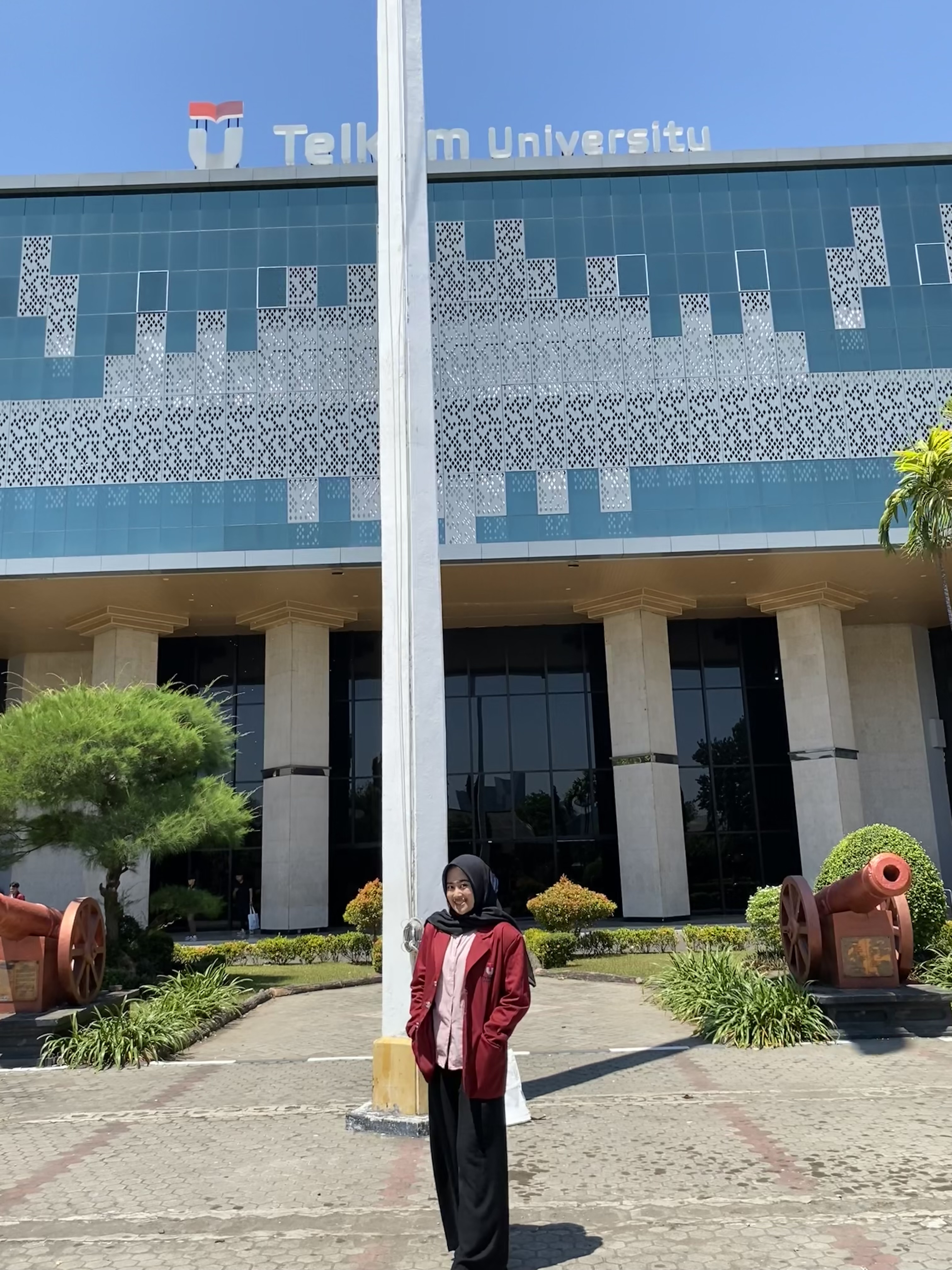 Anindia Mutia Rahma - S1 Teknik Telekomunikasi