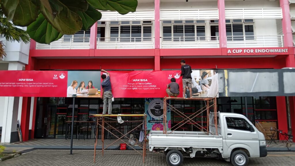 Pemasangan Signboard Telu Coffee Dari Linkaja 3