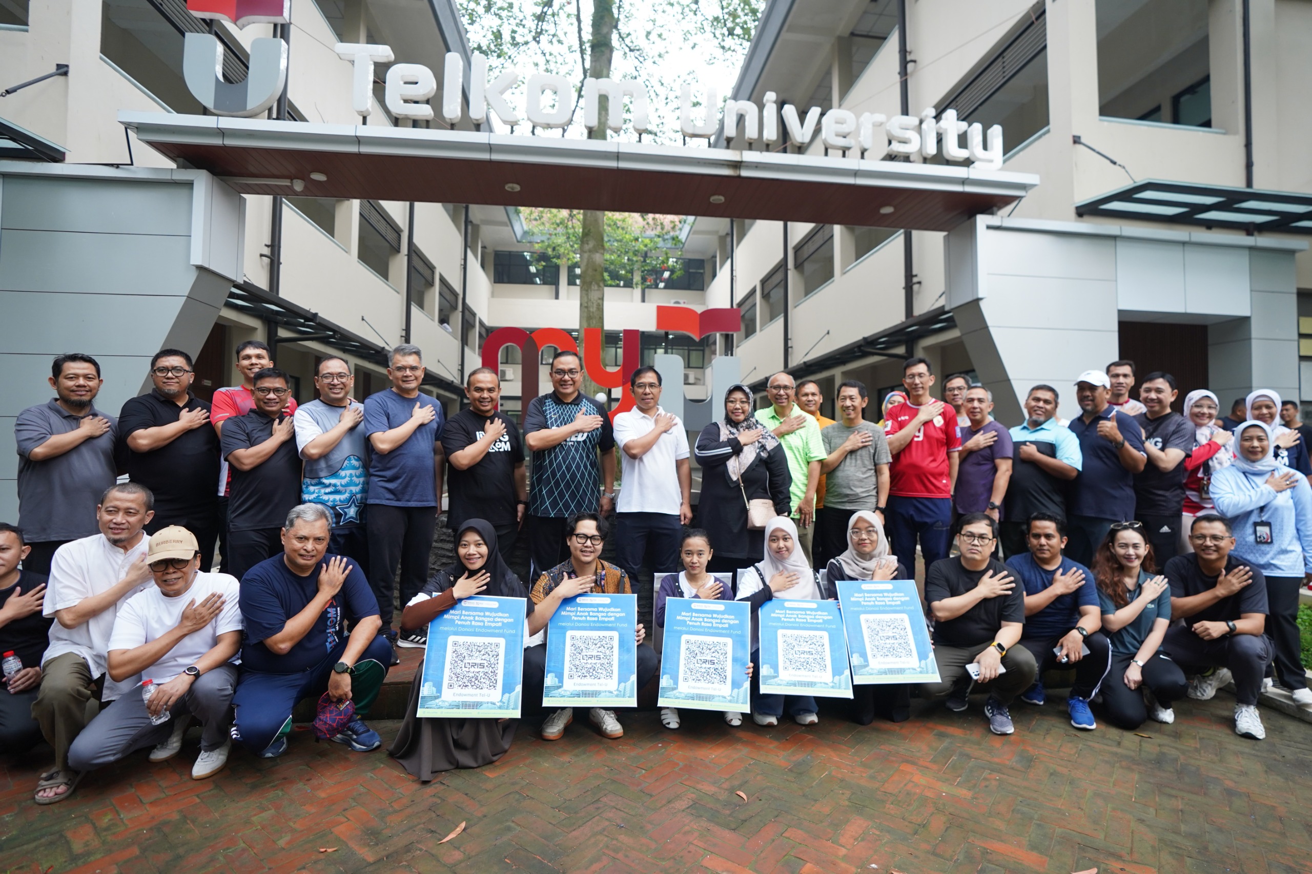 Kegiatan Briskwalk Direktur HCM Telkom dan Senior Leader Sekaligus Kunjungan ke Wall of Fame